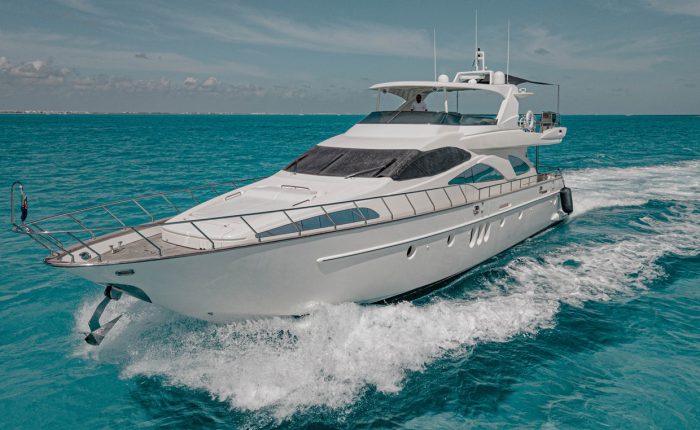 azimut 80 proa estribor